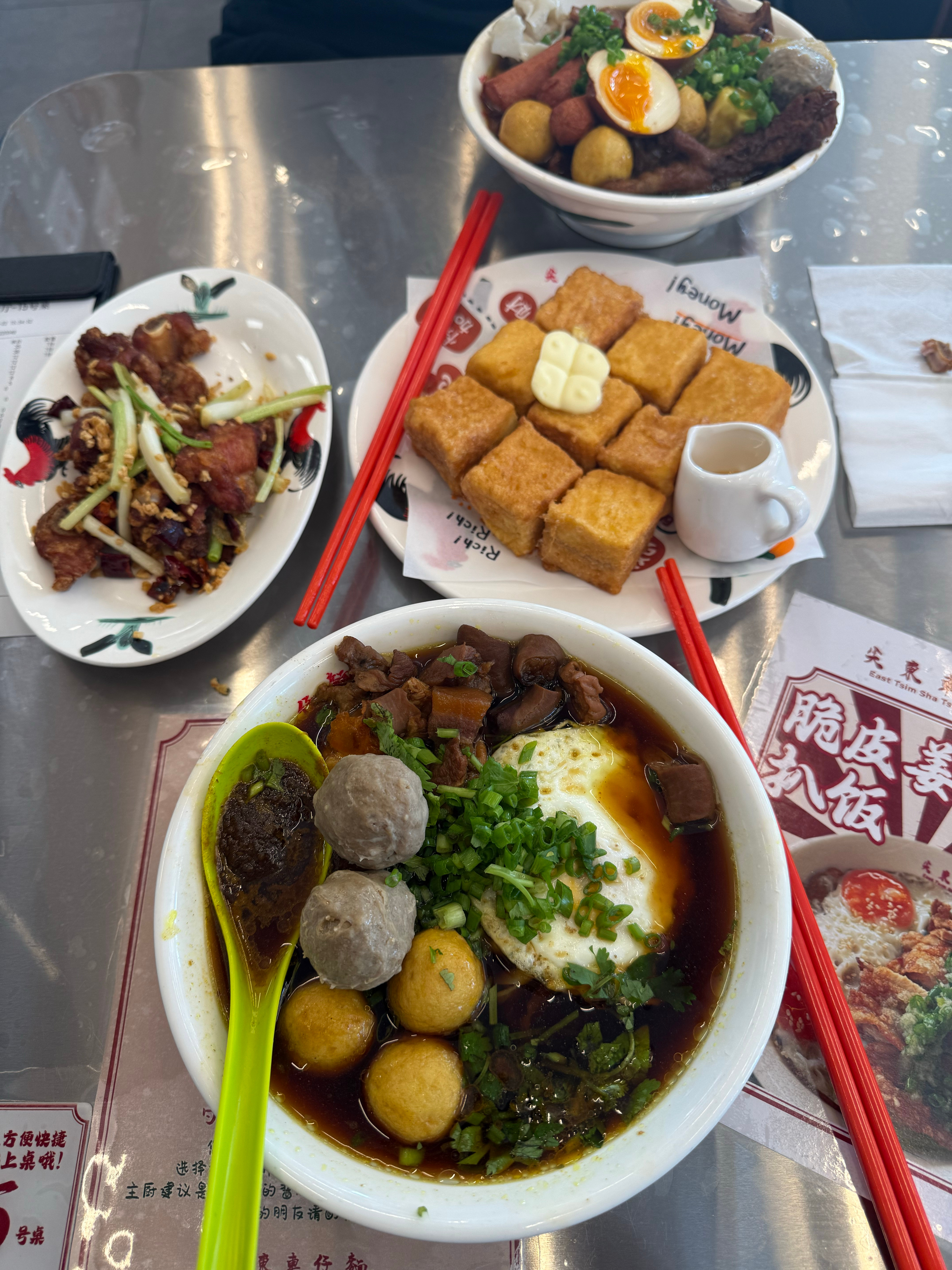 中午没吃饭，回到村儿里第一件事儿就是先来干碗儿车仔面！[春游家族][春游家族]干