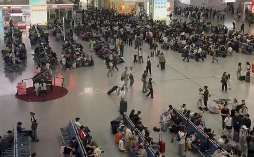 宁波机场、火车站“含娃量”飙升，春假亲子游高峰来了。
      今天是宁波中小