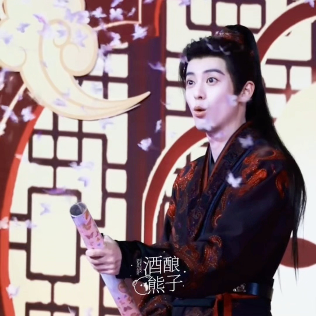 王鹤棣  今天最爱的两个画面。王鹤棣谢景行