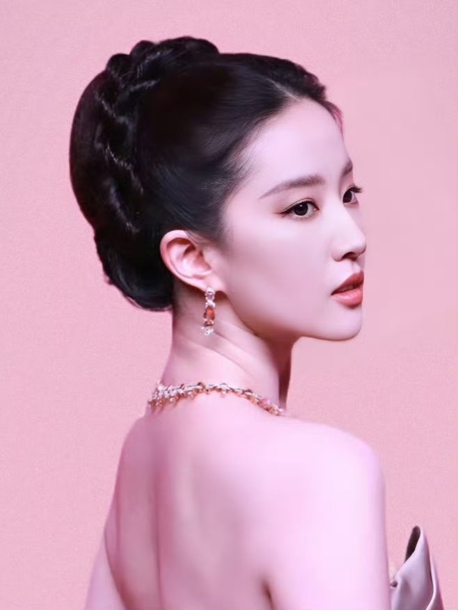 #刘亦菲压轴#我嘞个绝顶星光菲✨✨ 不愧是vogue金九女王 压轴出场是谁爽了我