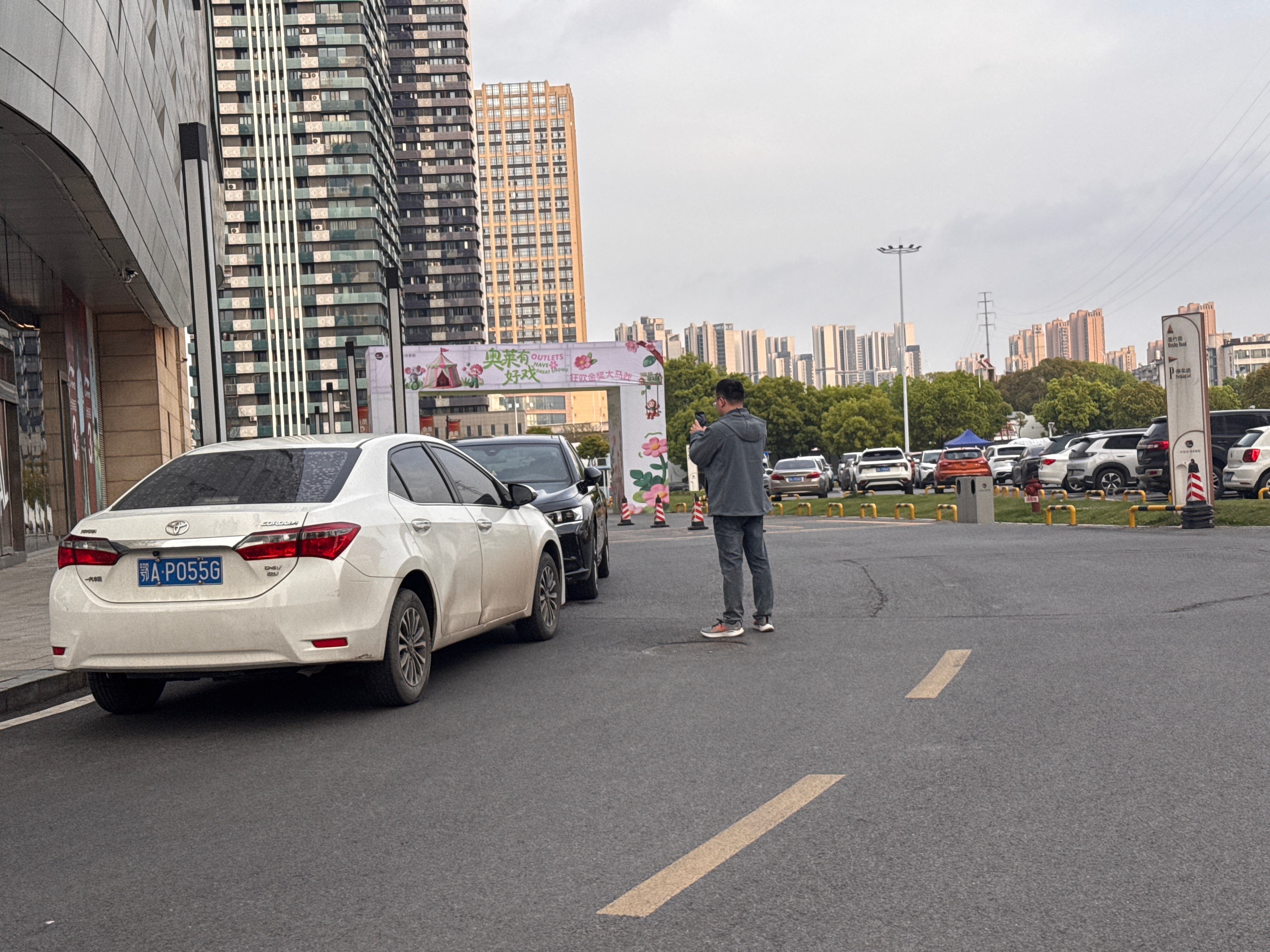 有那么好看嘛🤩第N次被怼着拍了情绪价值是这个物质过充裕时代最可贵的价值谁在钟情