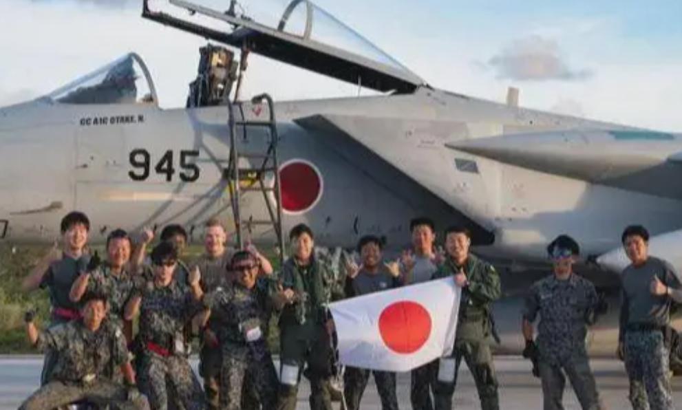 说白了，长久以来日本所有模糊的表态、零散的安保调整、政客轮番放出的危险言论，全部