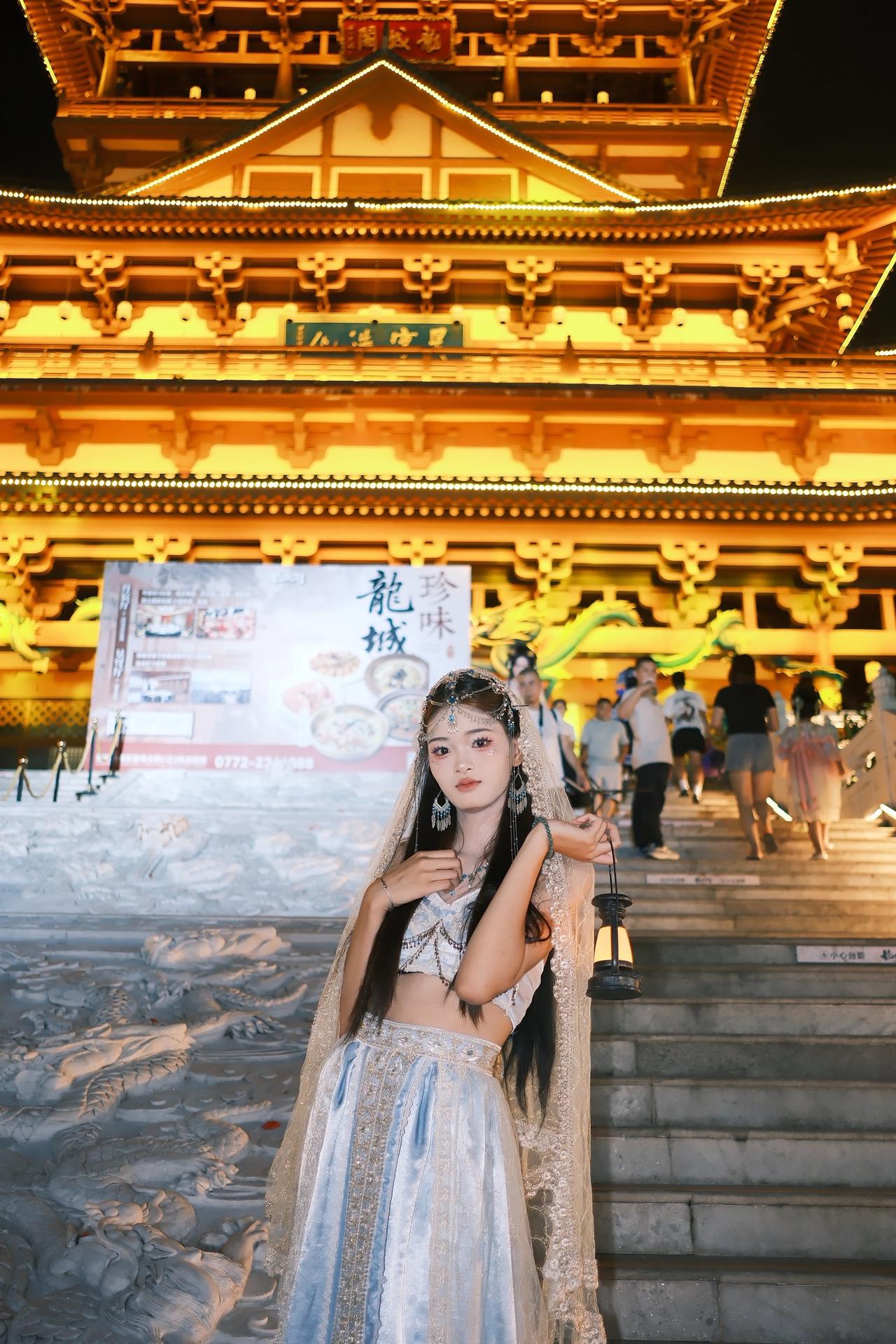 古镇随拍古风夜景打卡 西域女神