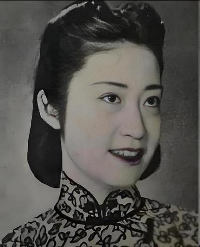 1926年，北京饭店，22岁的唐怡莹与张学良有了私情。更让人意外的是，她早在相遇
