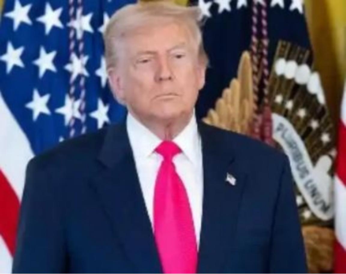 一个惊天消息炸翻了国际舆论场：普京的心腹居然带着12万亿美元的价码找上了特朗普。