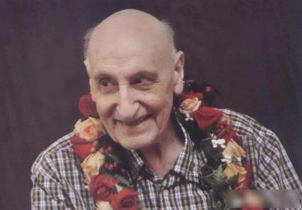 96岁法国老人定居西安，停薪助学70人，骨灰撒银杏树下

这位法国老人米睿哲，在