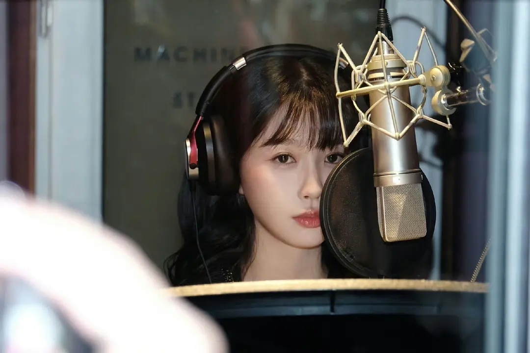 其实虞书欣还是更适合淡妆，网红妆模糊她的五官了 ​​​