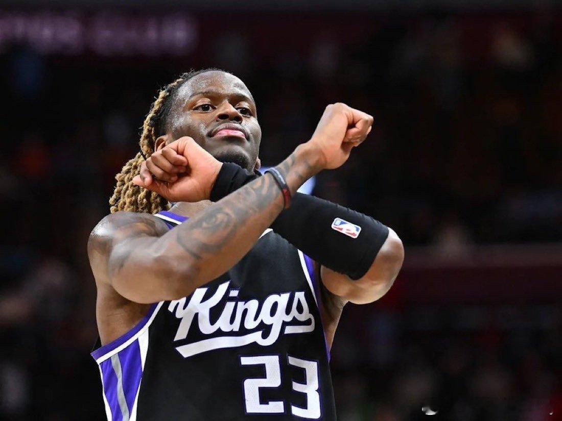 Scotto：骑士和国王已经讨论过一个框架，用亨特换来埃利斯、施罗德、萨里奇。 