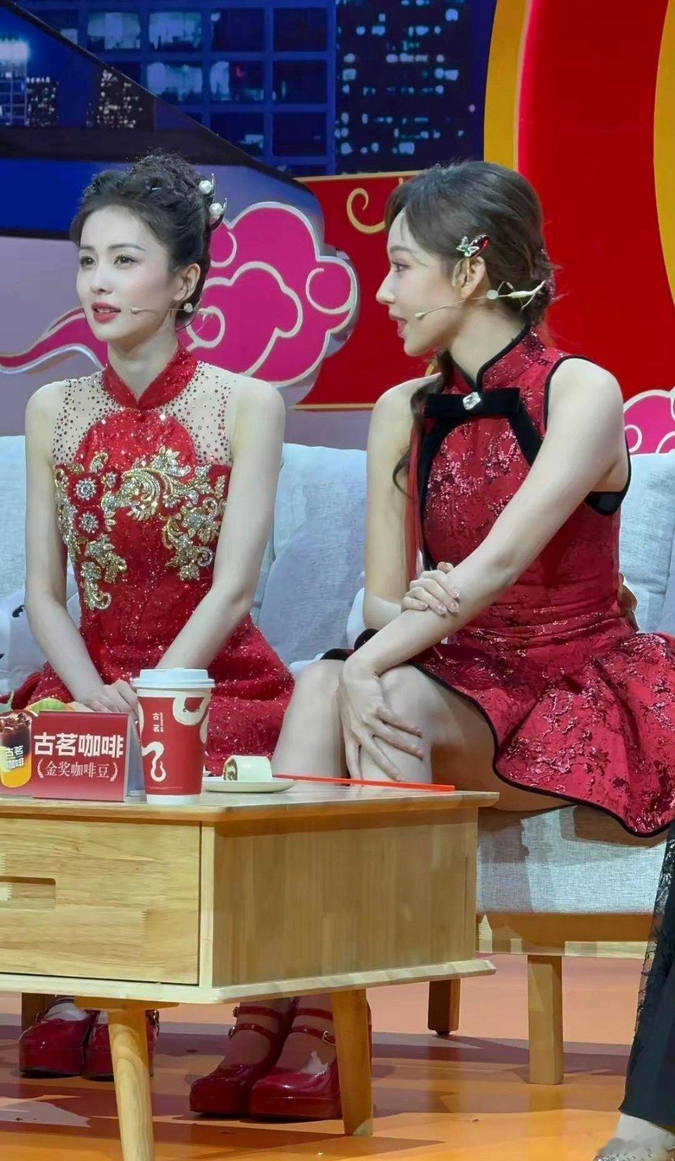 白鹿和程潇春晚同台，丝毫不惧央视镜头，有颜值就是任性， 