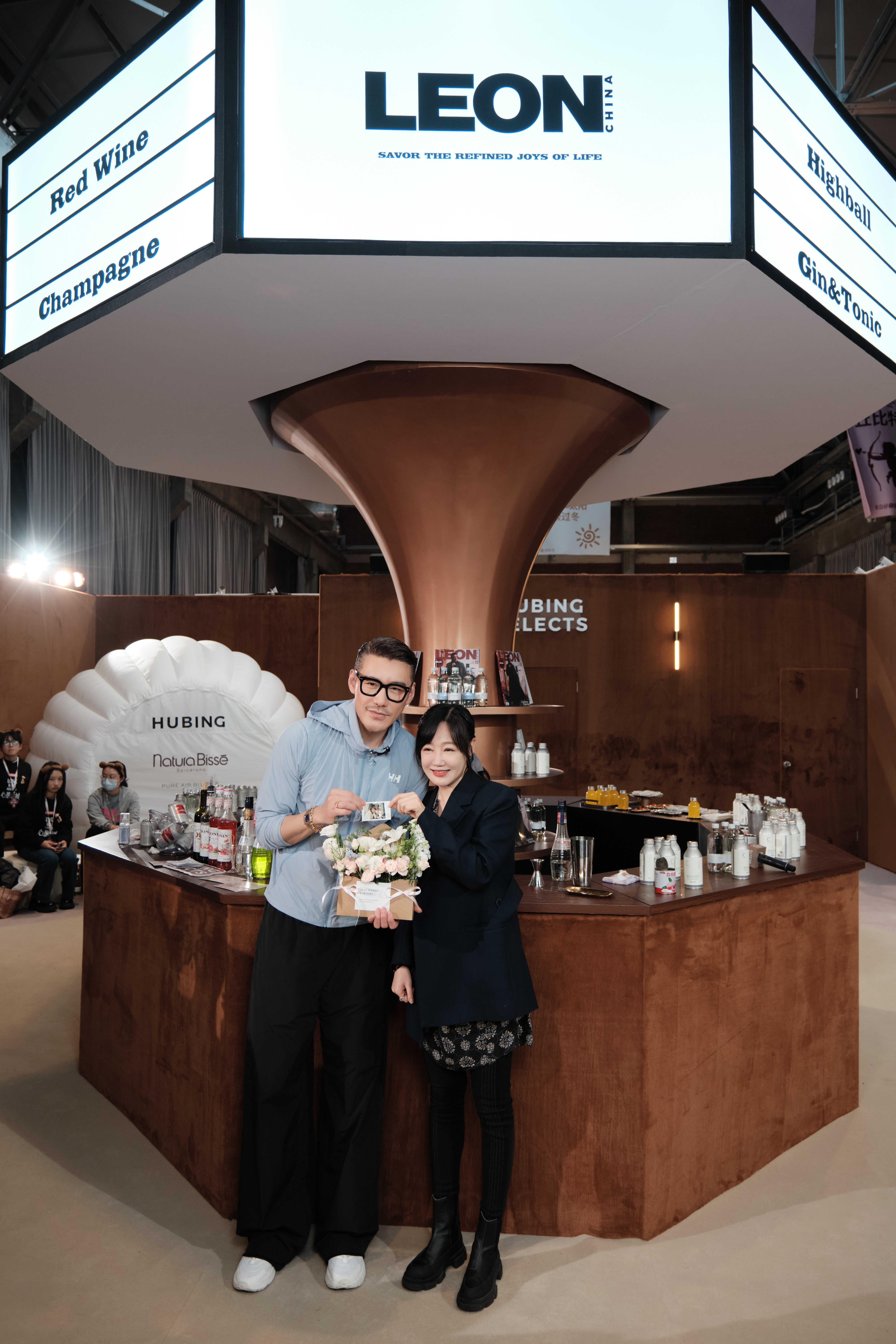 薛佳凝说胡兵是优质偶像 谁被这波老友互夸戳到了！薛佳凝重逢直赞胡兵优质，久别仍有