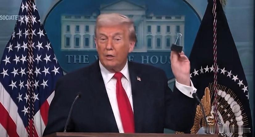 特朗普在新闻发布会上抱怨了半天夹“成就”文件的夹子，说那个夹子的声音真“恶心”，