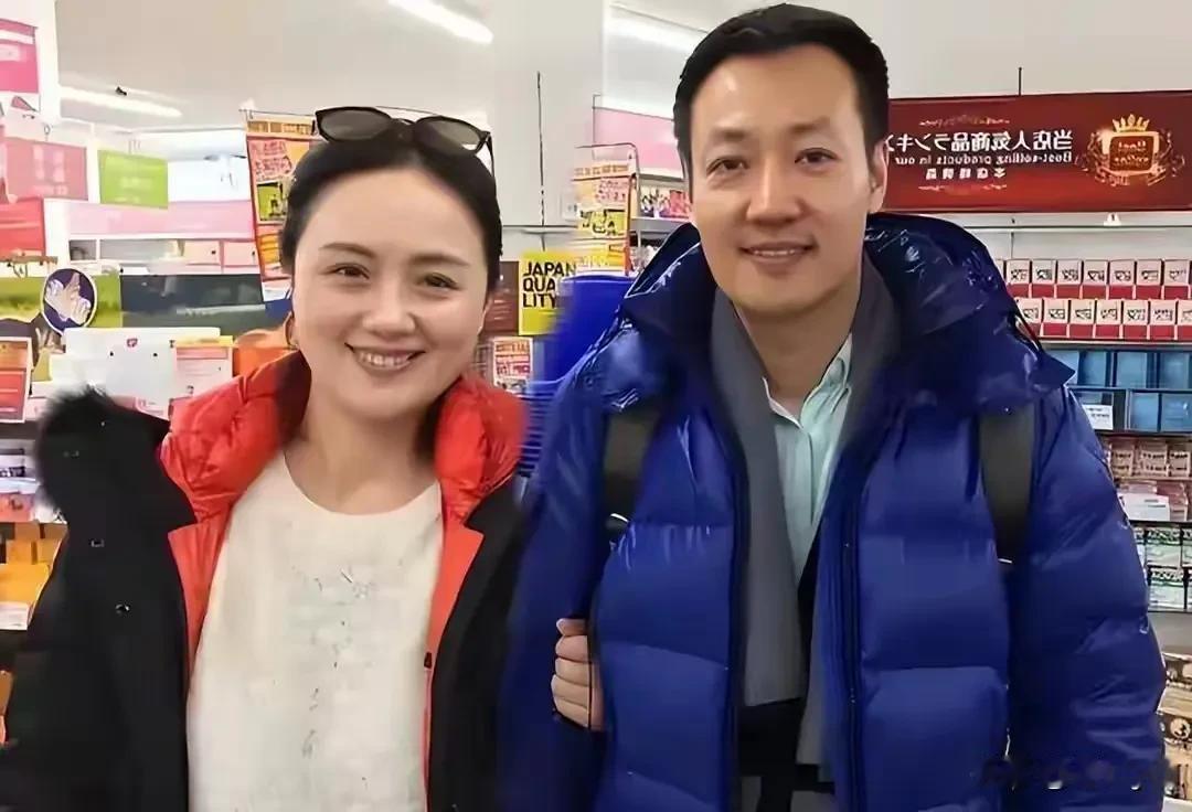 辛柏青将于10月24日正式复出。这是他在爱人朱媛媛去世5个月后首次复出，出演话剧