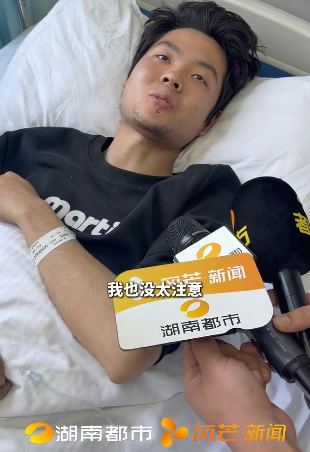 烟花公司的学徒工邱柏松之所以能幸运的跑出来，与他熟悉车间的各个角落有很大关系，虽