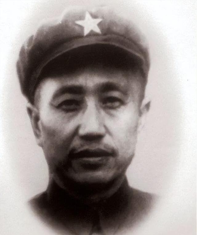许世友被8人抓捕，事后却一笑泯恩仇，一句话尽显大将格局
 
因为延安抗大事件，上