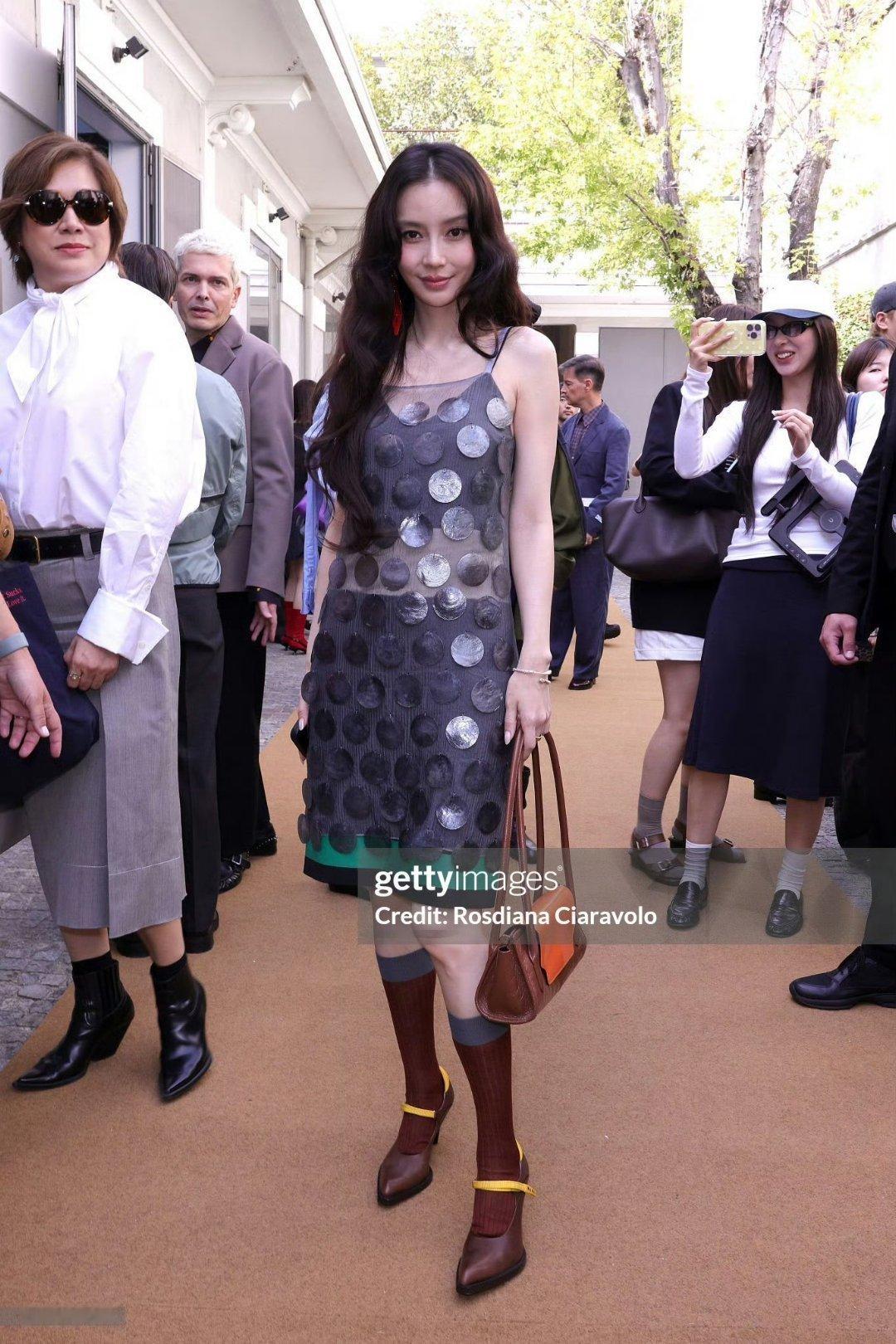angelababy[超话] 🙃angelababy “静谧的夜晚 你是我藏在