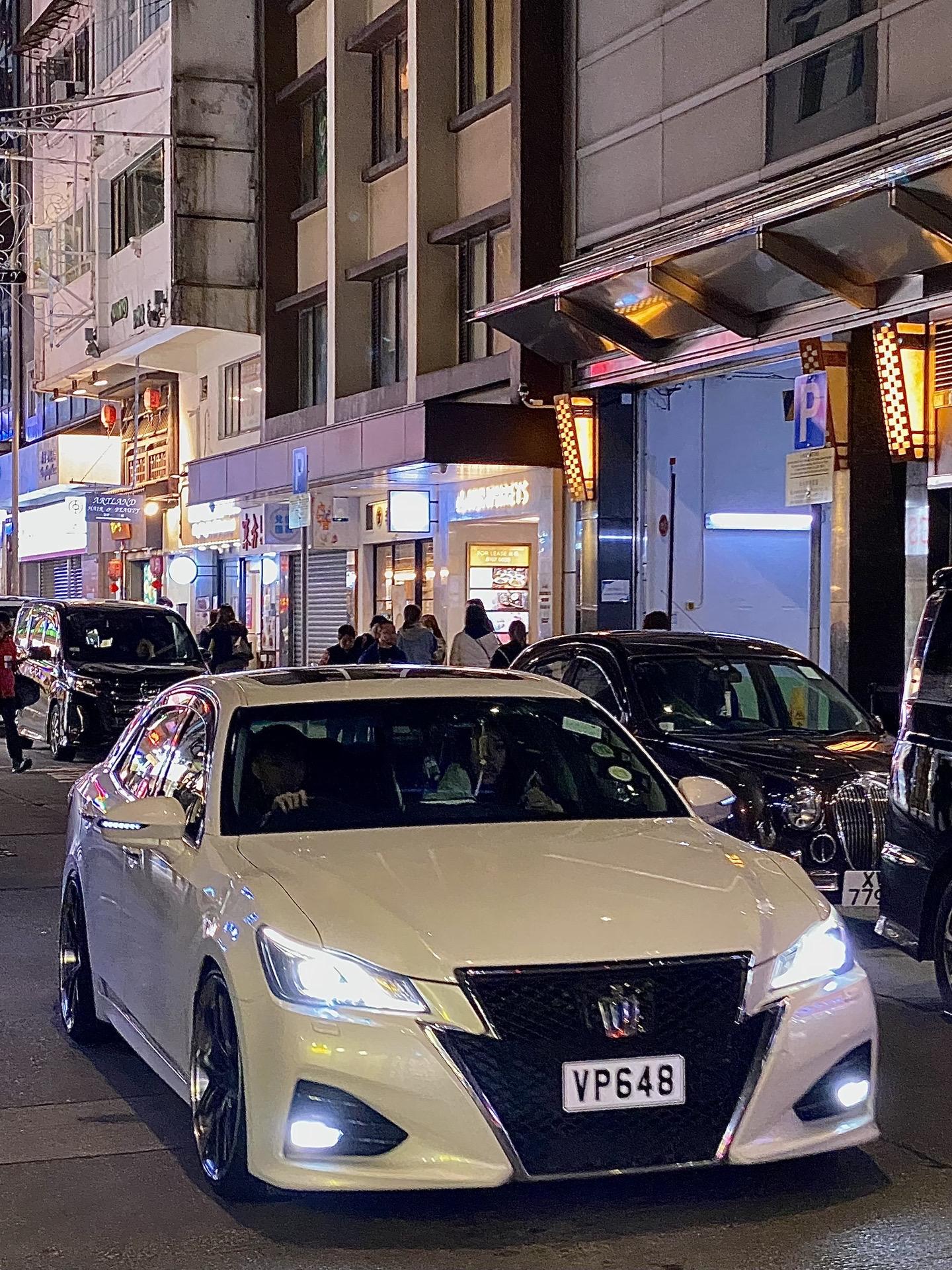 家有皇冠 家缠万贯 14代皇冠这款前脸是真帅