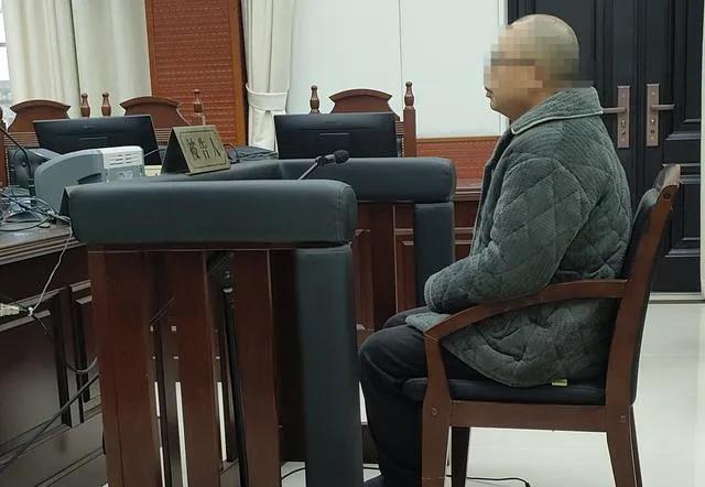判了！
团伙强迫不满14周岁的女孩卖淫，
目前这涉及嫖娼的一位嫖客做出了判决。