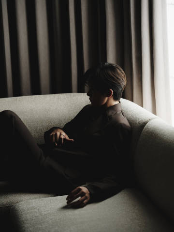 易烊千玺出片易如反掌易烊千玺帅的好轻松 只是坐在那里就好帅！