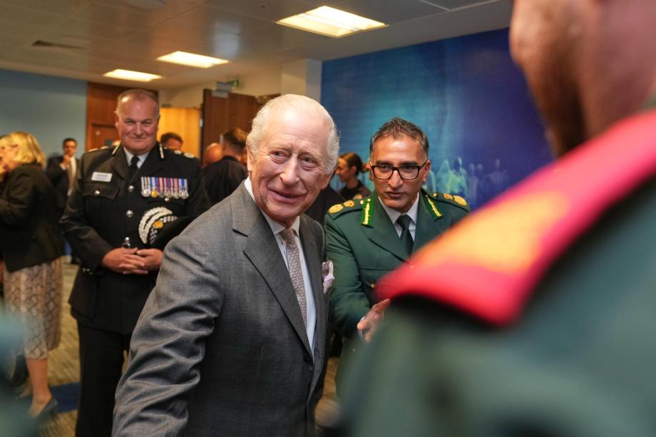 2025年10月20日，国王访问了希顿公园犹太教堂和曼彻斯特大都会警察总部，以表