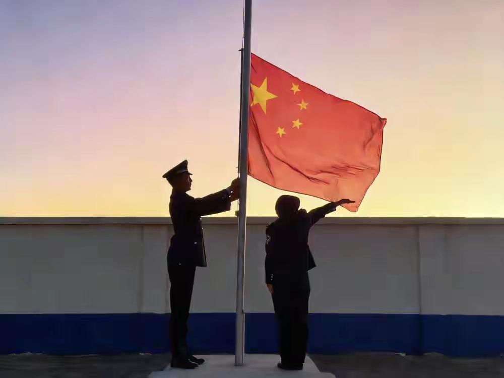 @星辰大海回音壁 执念中国国旗，红色信仰的力量无穷无尽！我支持把升国旗唱国歌制度