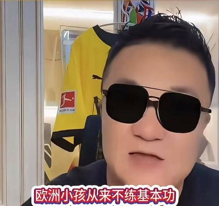 他们经常把锅碗瓢盆拿来练球，这帮12岁孩子，竟然在意大利把英超豪门埃弗顿给干了。