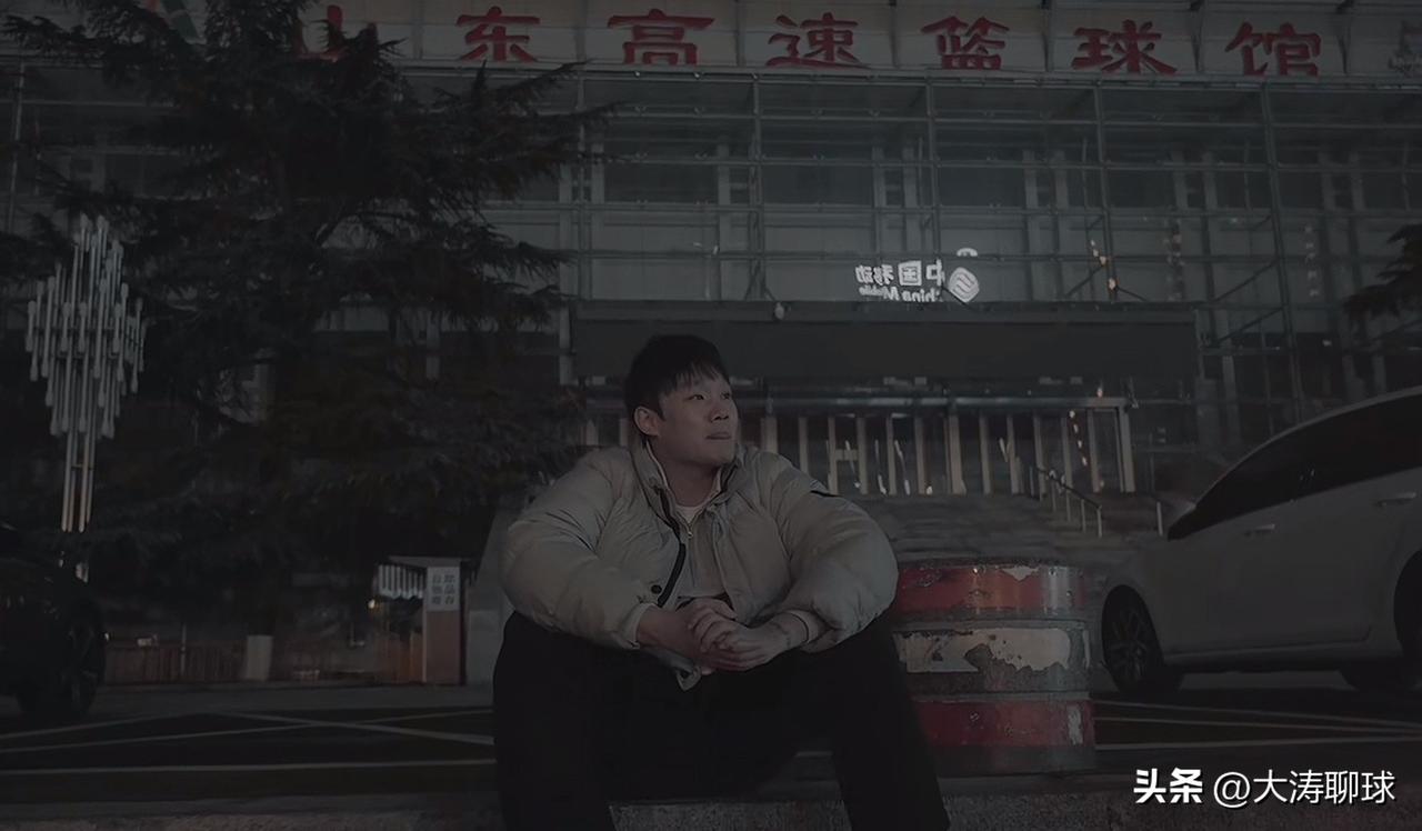 北京时间3月20日晚前山东男篮球员丁彦雨航发布短片宣布退役，片中自述篮球生涯，从