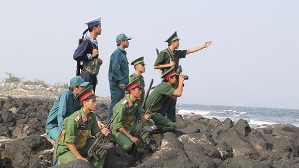 越南陆军边防部队民兵海岛守卫部队士兵合影