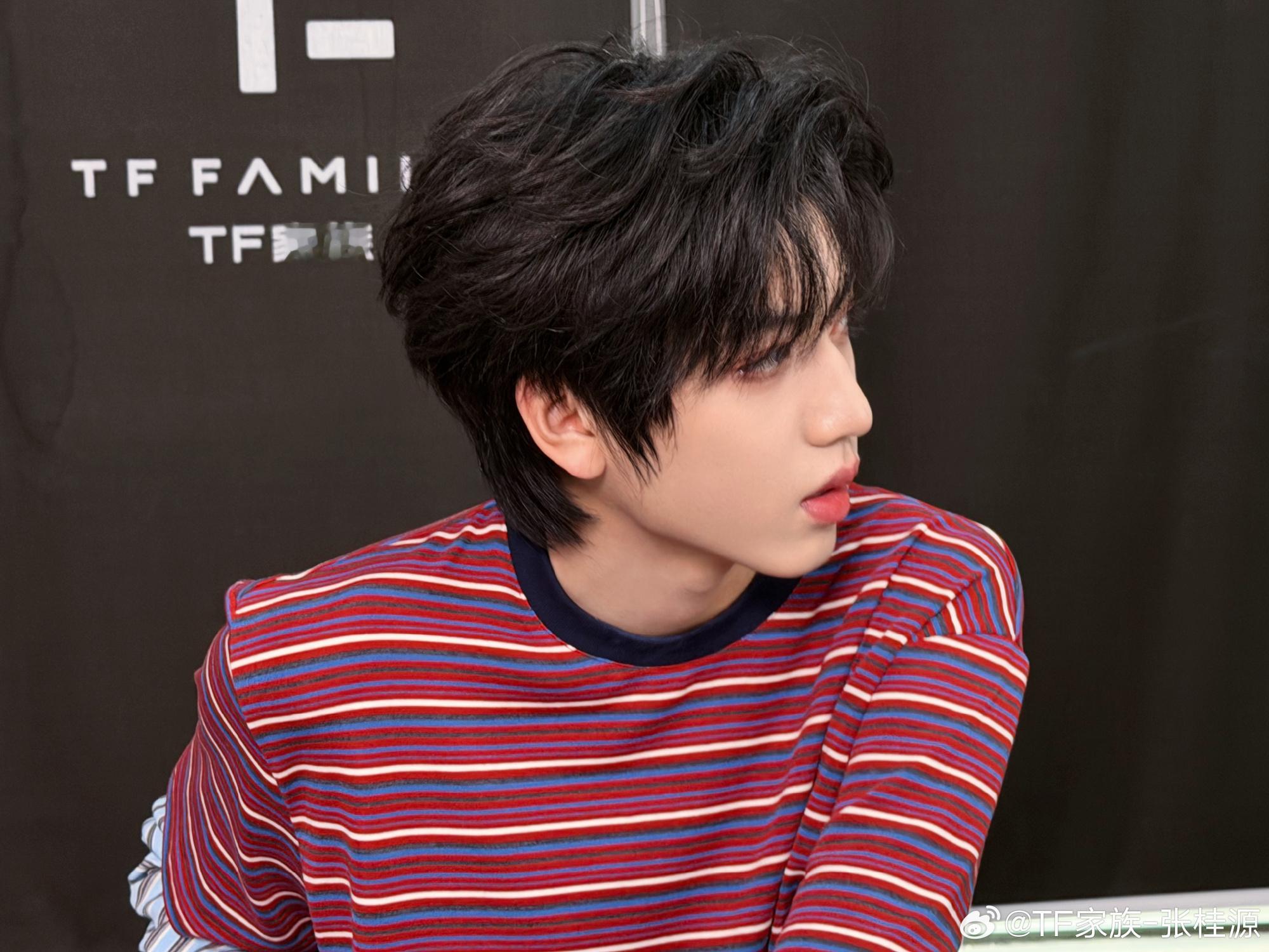 只知道大帅哥张桂源 的容貌很曼妙，在梦里也要想呀最近工作辛苦了，期待桂源的新作品