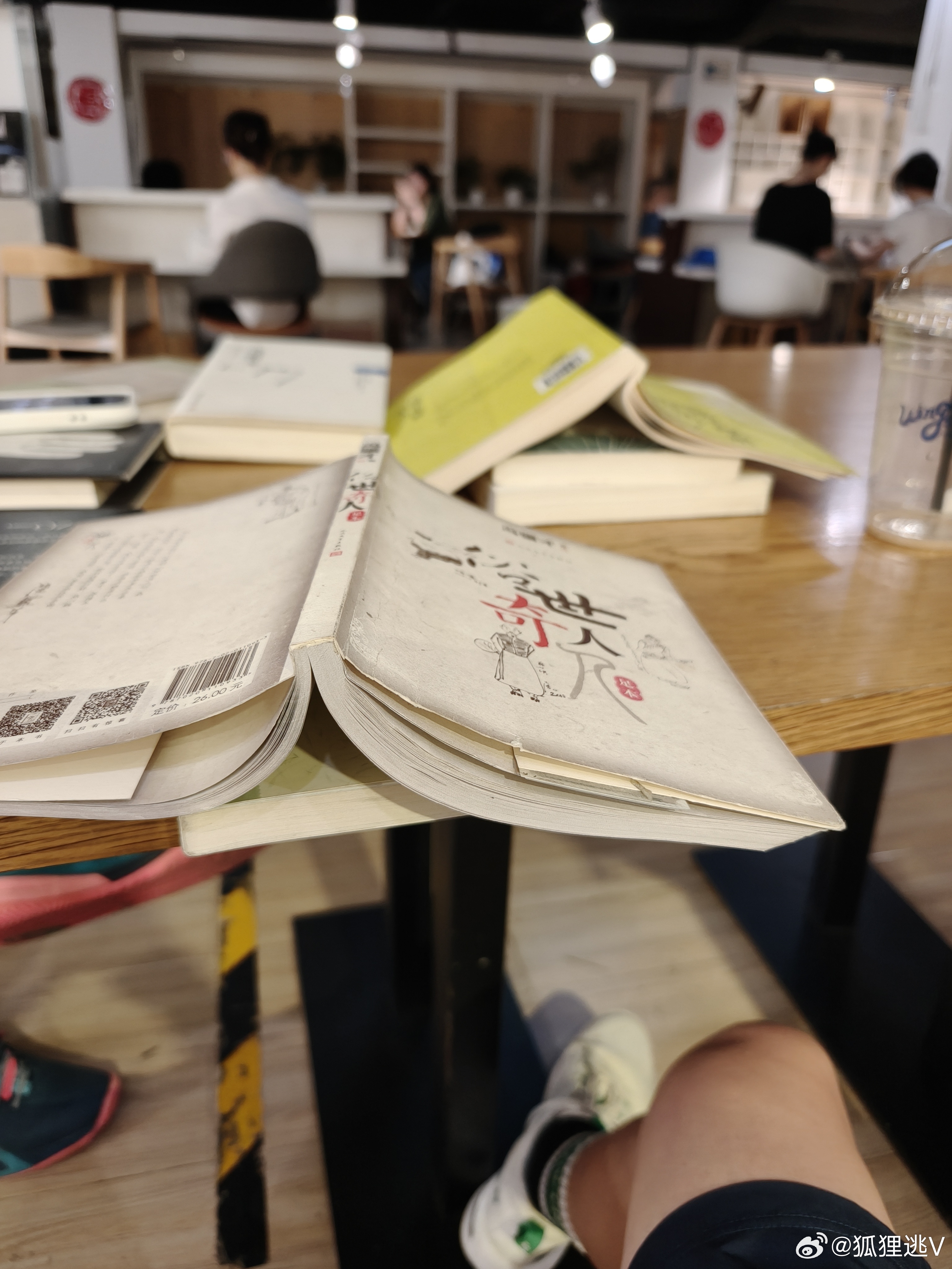 今天北航网球选修课结业考试，所以我跟“北航弗里茨”张总有了一段加长的咖啡阅读时间