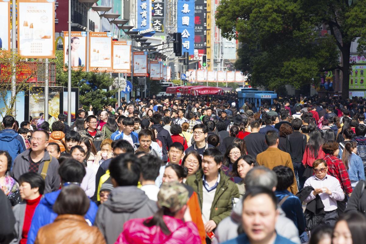 中美生活中的十大差别
1、美国人早晨洗澡中国人晚上洗澡。
2、美国女人在婚姻中是