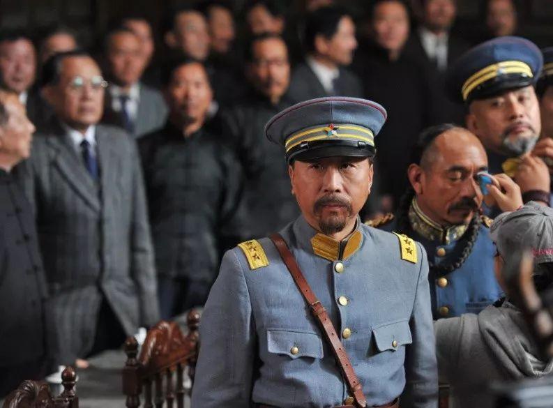 张勋：带着5000辫子军复辟称帝，12天就被打回原形 
 
1917年6月30日