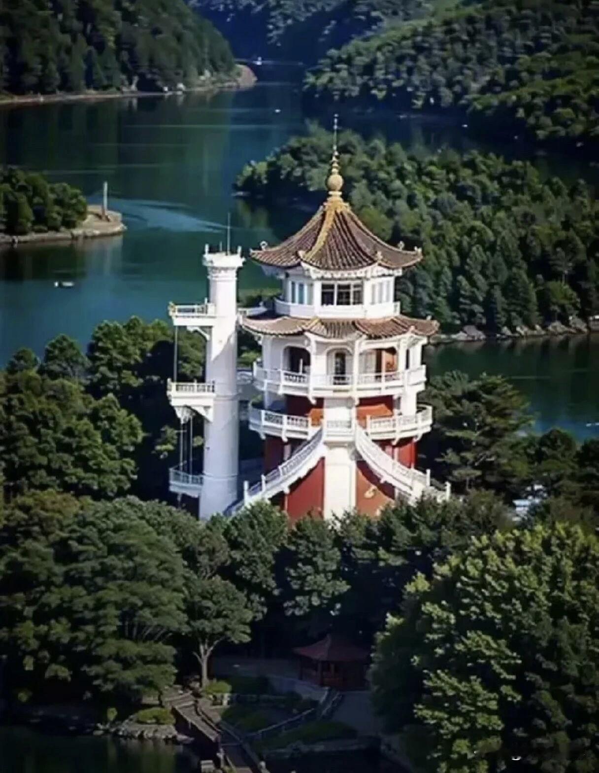 上联：前前后后前后矛盾
下联：左左右右左右为难