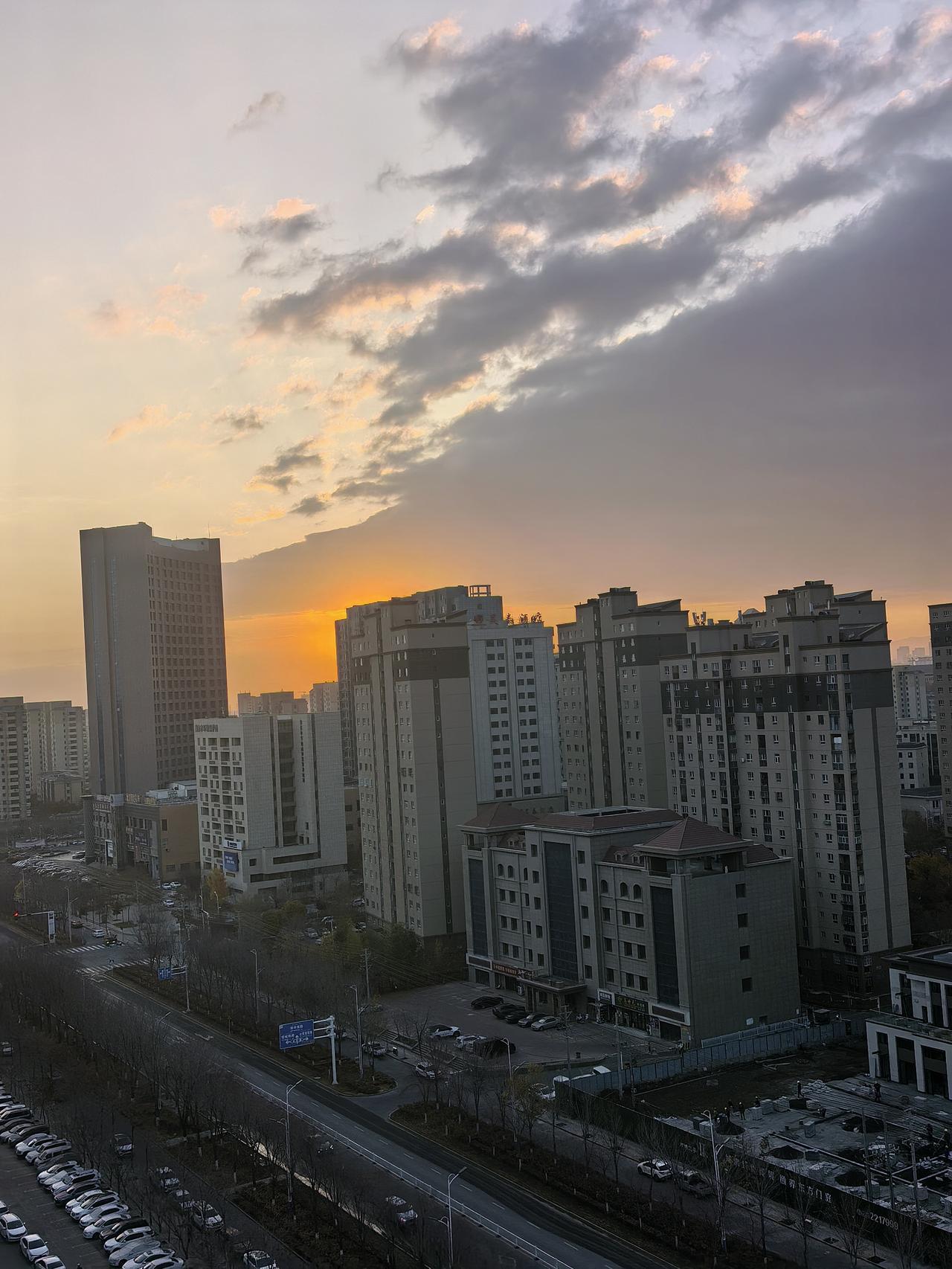 《素书》有言：“厚敛薄施者凋。”古往今来，此说无不得到印证。无论是古代的王侯将相