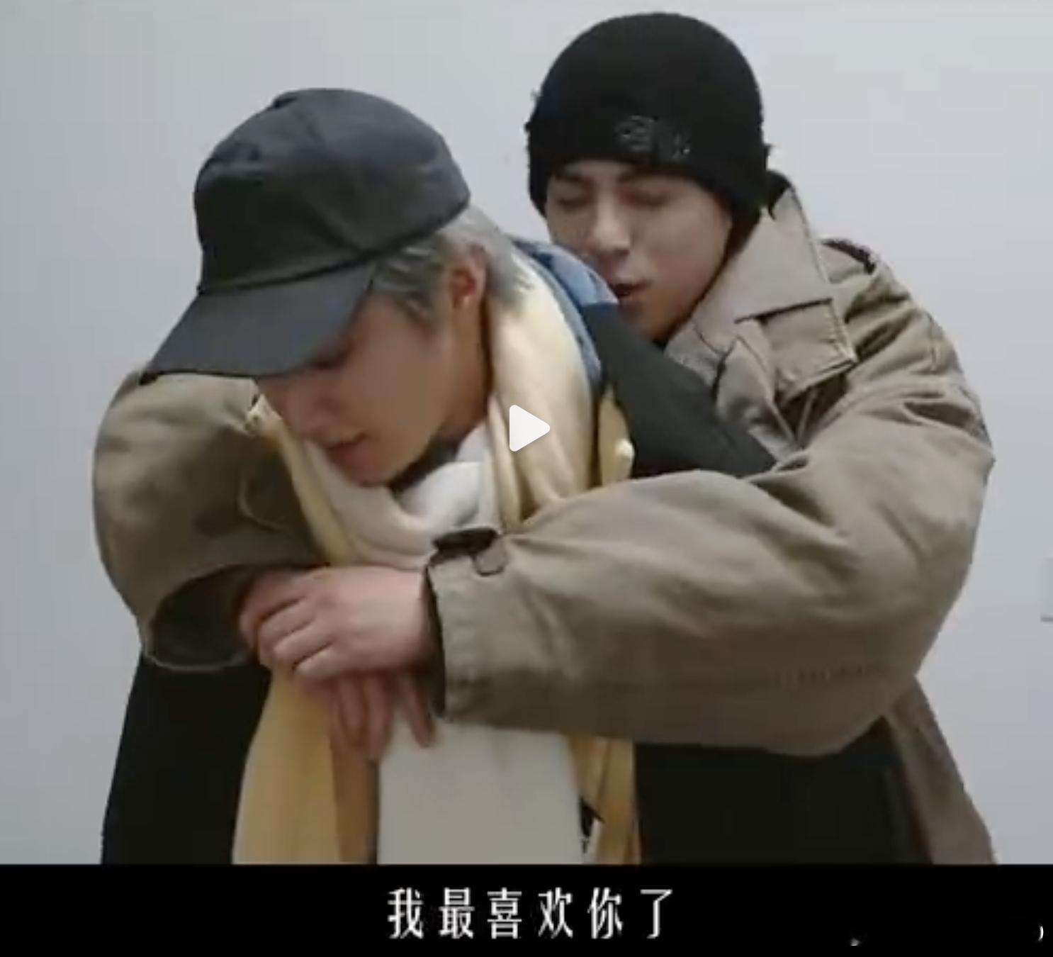 这个人什么体质啊 十万年出一回楼一出去所有人都贴上来卖 卖了有人嗑吗？哇真的是我