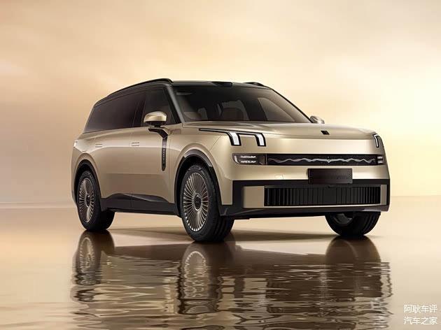 我现在越来越觉得，大五座不是「少了一排座椅」，而是重新分配车里的权力。
以前很多