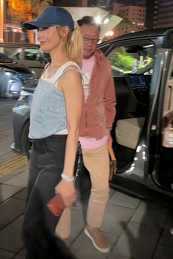 怪不得豪门公子哥许晋亨娶了大美人李嘉欣后就收心了，虽然李嘉欣已经56岁了，但是她