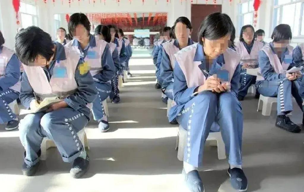 蒙冤15年女子终获清白：放下过往，余生向阳
 
“你根本没杀人！”检察官的一句话