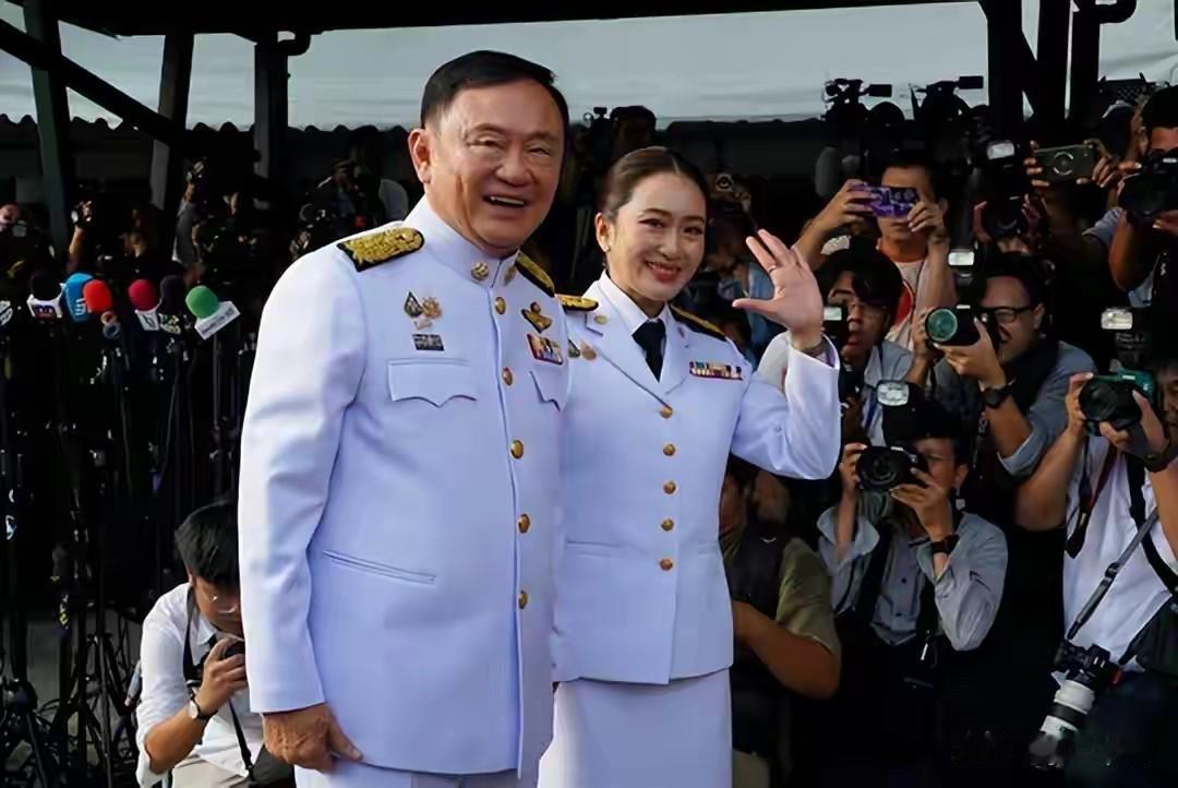 阿努廷对着央视镜头说他是百分之百的中国人后代，泰国民众那边连眼皮都没抬一下。
