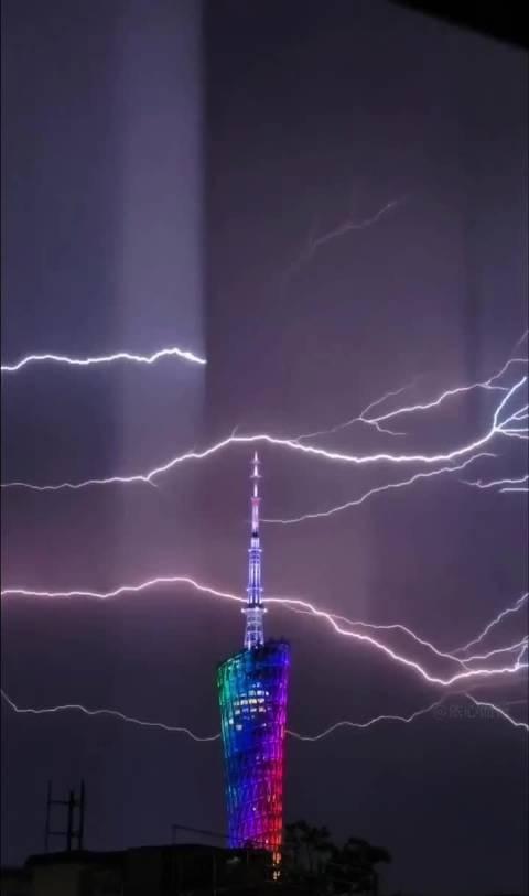 广东闪电好震撼
谁在发誓？ ​​​