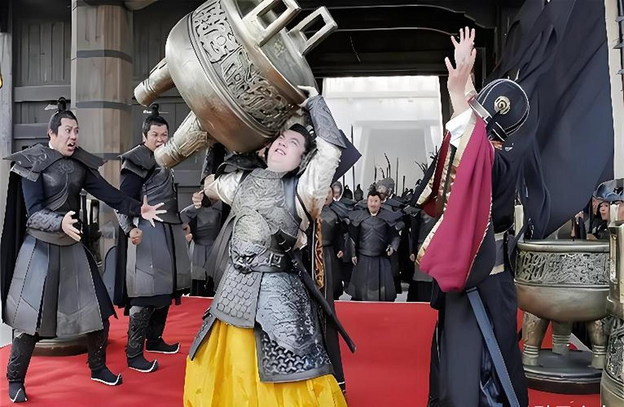 秦武王扛鼎失败，年仅23岁便去世，按秦国传统来说，王位应该由其亲弟弟公子壮继承，