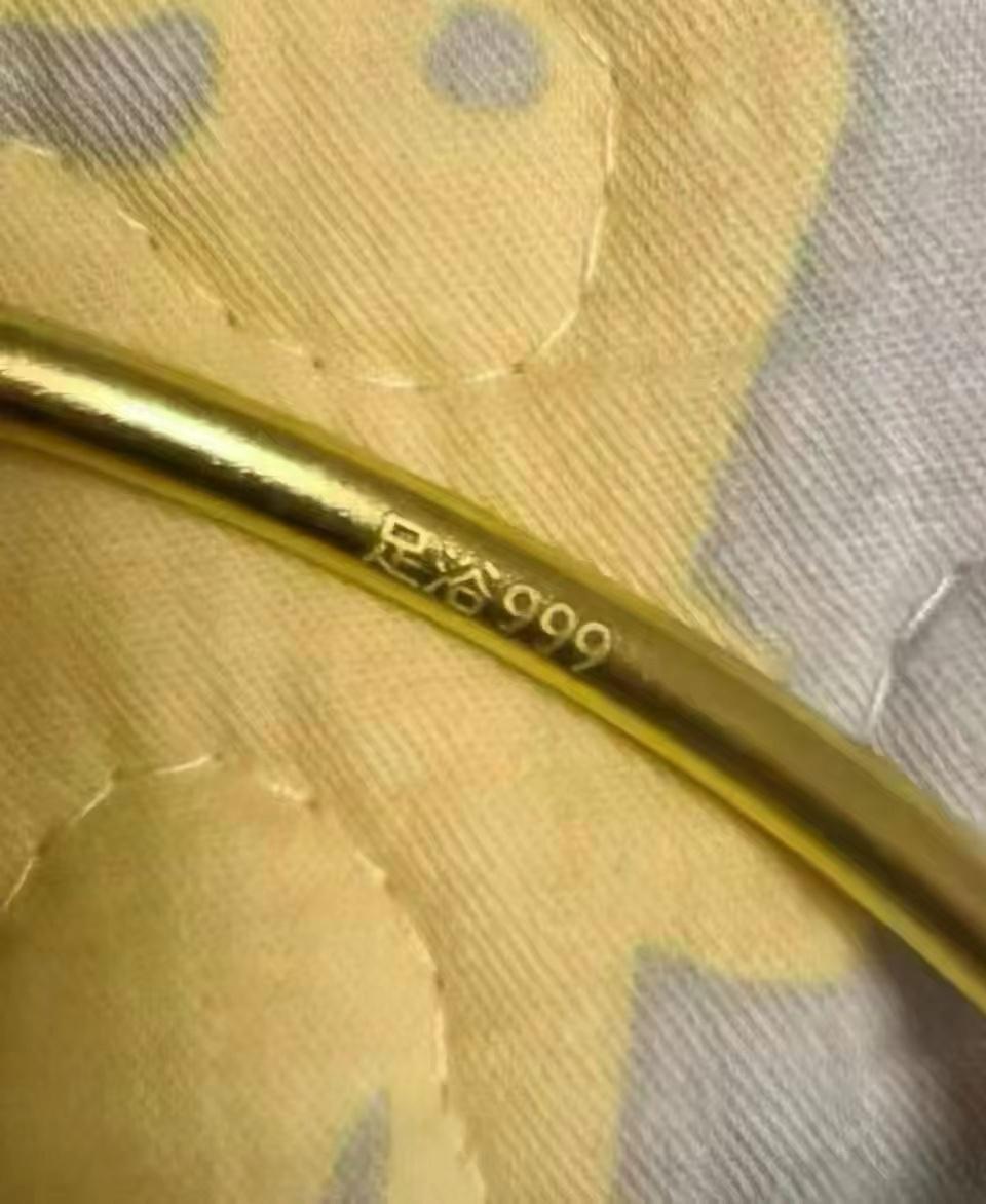 老公给买了个黄金手镯！
有没有懂行的看看这个是正经黄金吗？