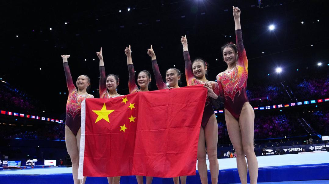美国到手的奖牌飞了！中国体操女团靠0.233优势，时隔20年粉碎对手7连冠。
