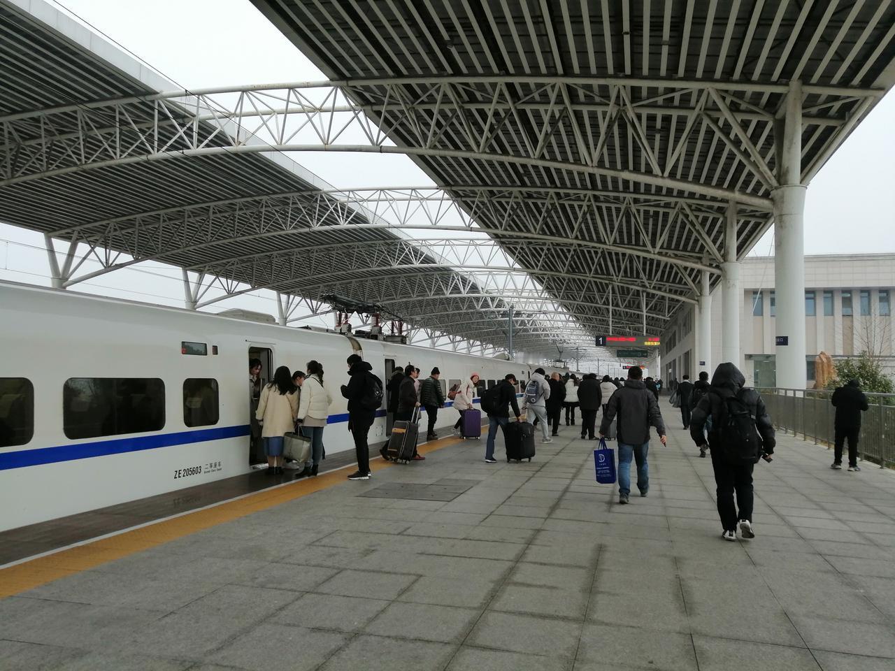 给地铁集团提一个建议，不知道是否会采纳？建议将地铁行驶的车次改成单双地铁站停靠，