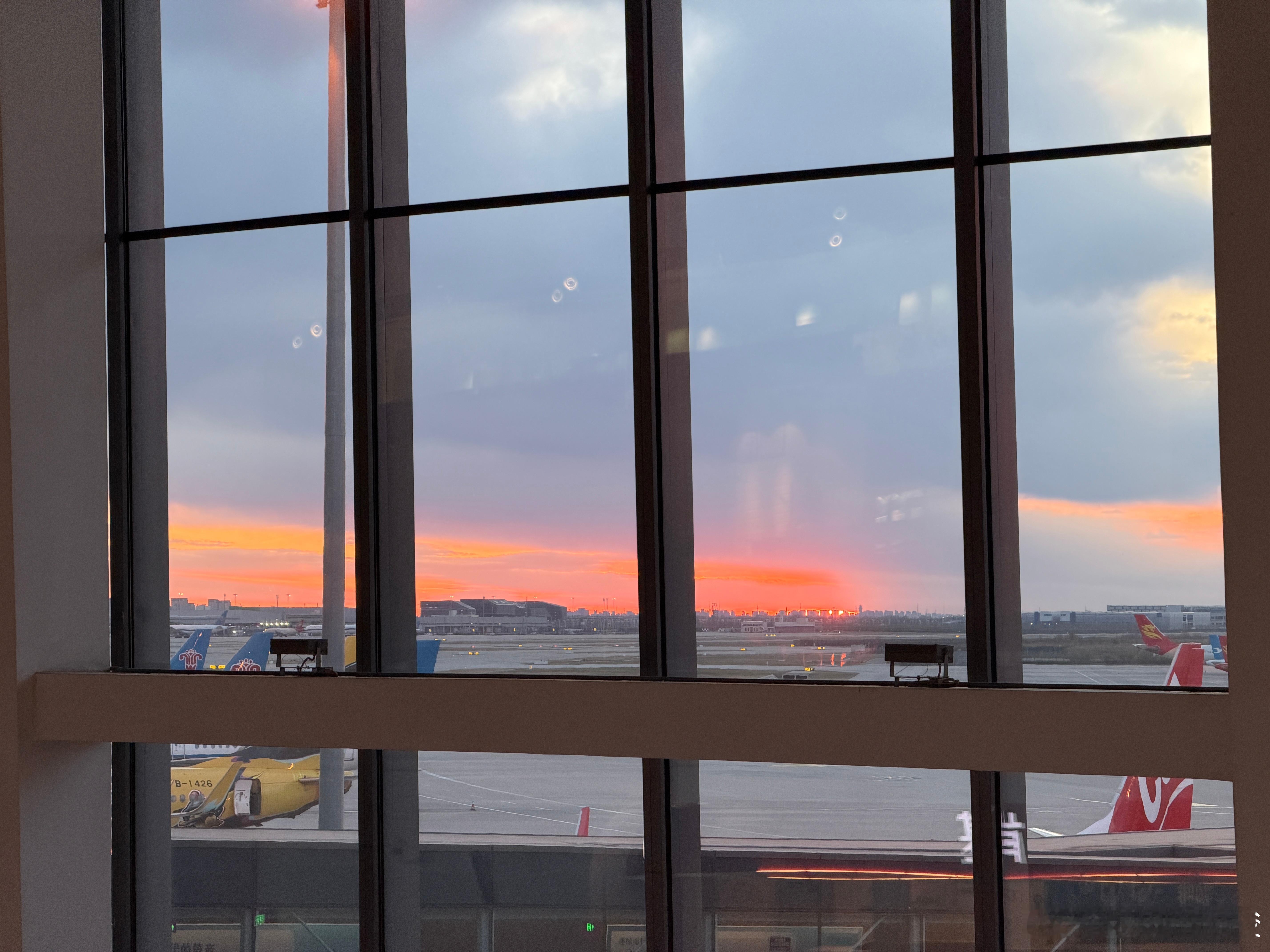 那些被认真感受过的瞬间，会慢慢积累成对生活的感知力。好梦~~~ 