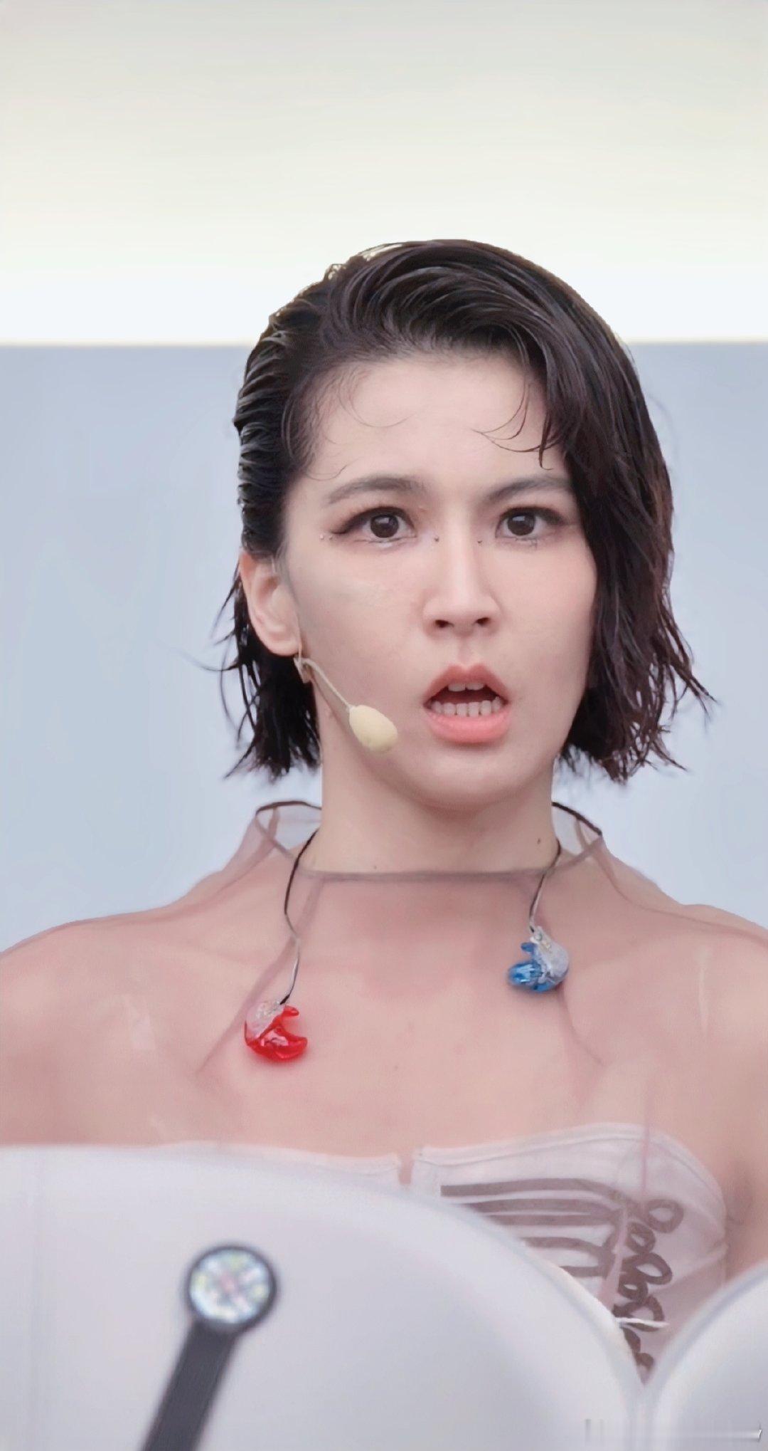 曾沛慈迎来最严厉的师姐浪姐直播昔日舞台经验倾囊相授，助力新人快速找准舞台状态 