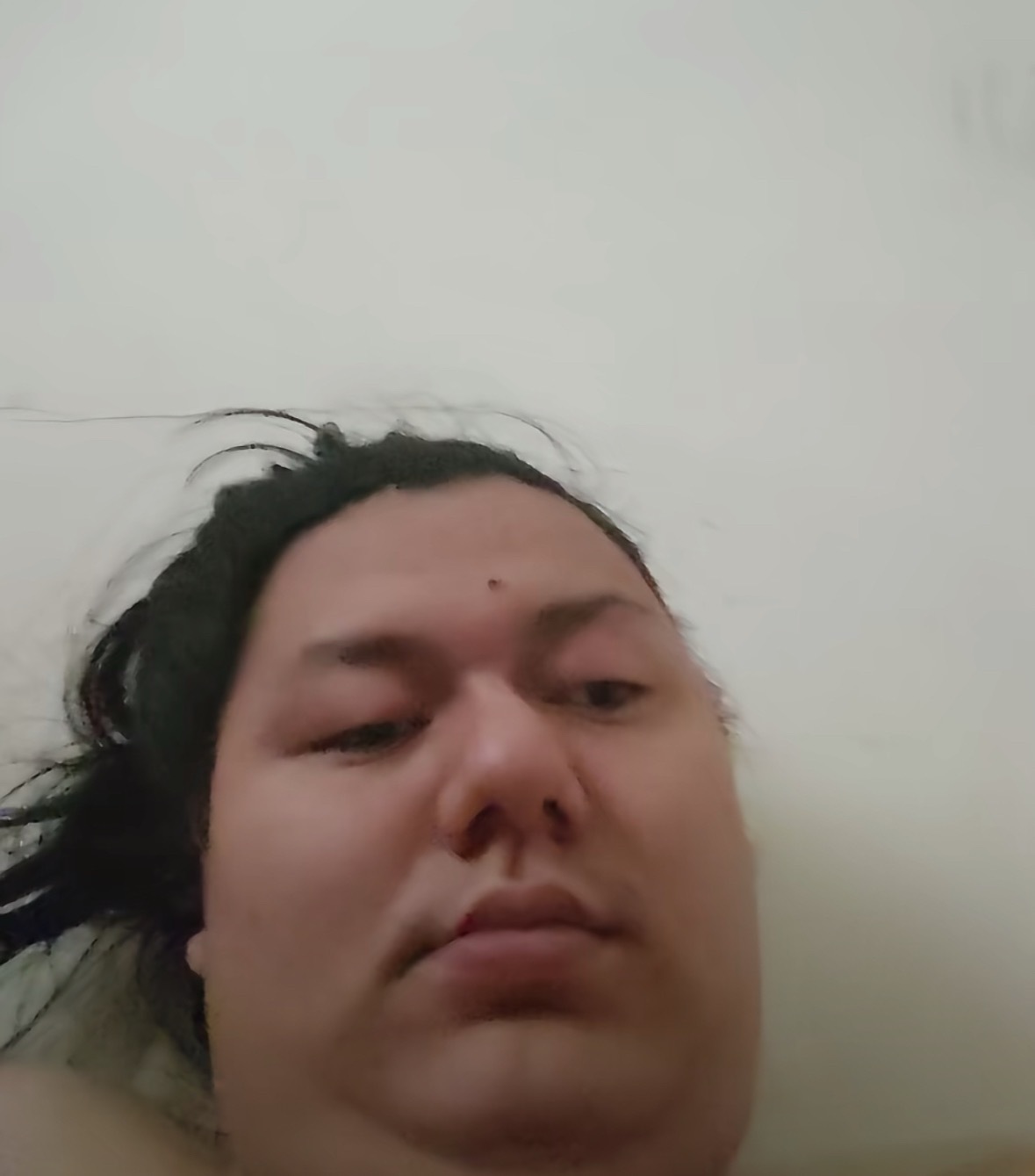 这俩人一个妈生的吧 
