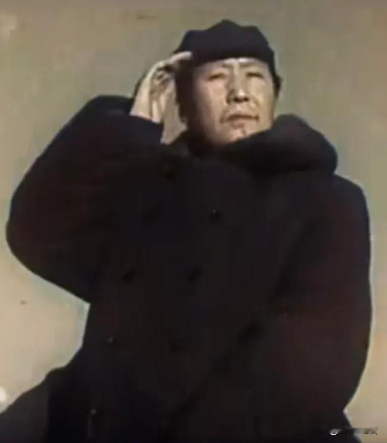 世界伟人，东方巨人！
伟大领袖毛主席功绩卓越，泽被万世，光耀中华民族。
[赞][
