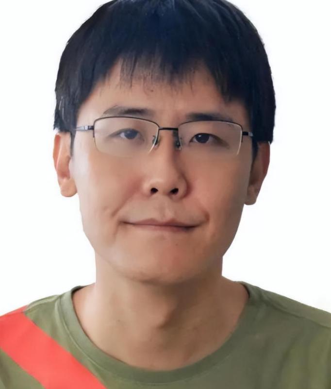 2002年，22岁的清华高材生刘海洋，在动物园将浓硫酸先后泼向五只熊，本以为会遭