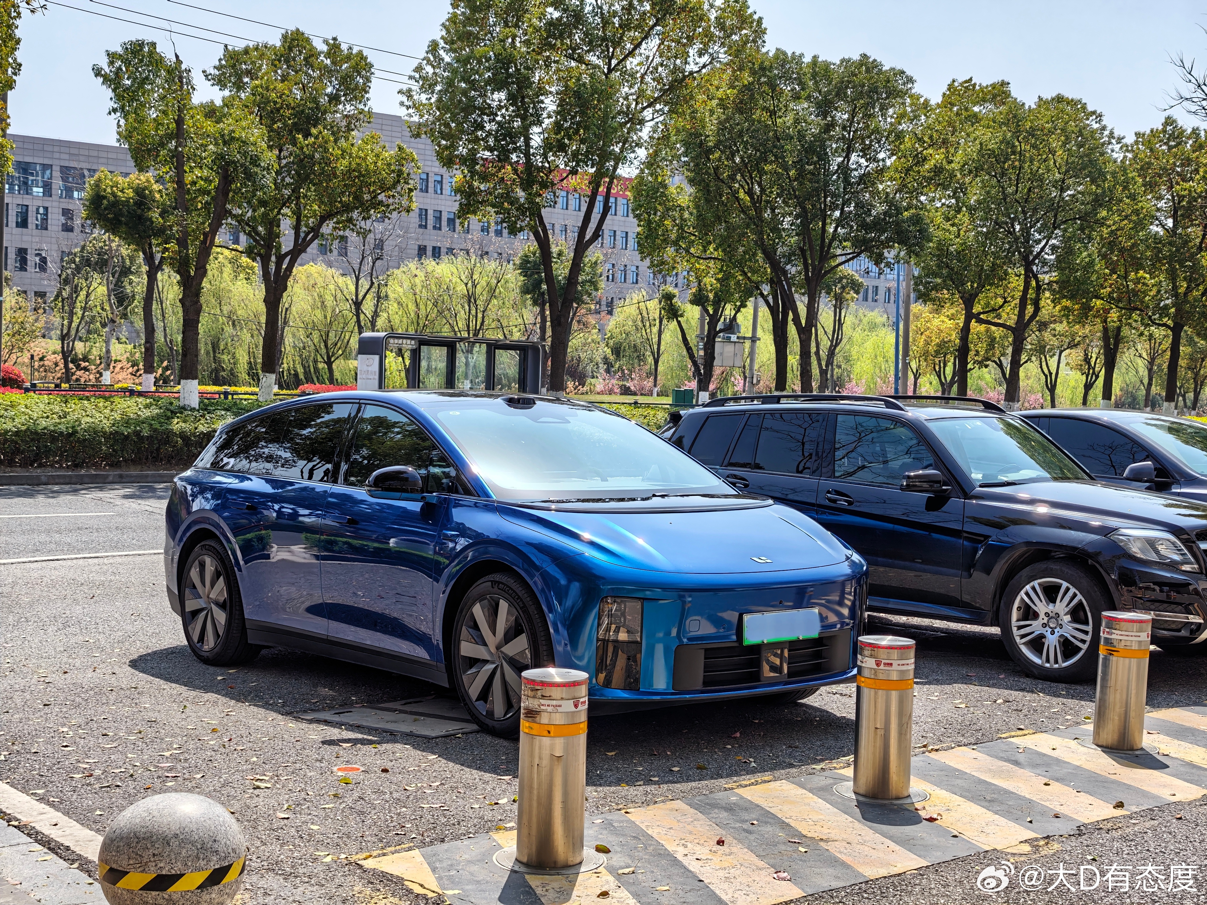 阳光下随手拍小蓝，这个改色效果怎么样？理想i6