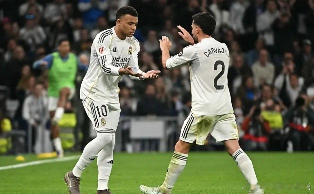 34岁的卡瓦哈尔正站在皇马生涯的十字路口，他的合同仅剩几个月到期，赛季都快踢完，